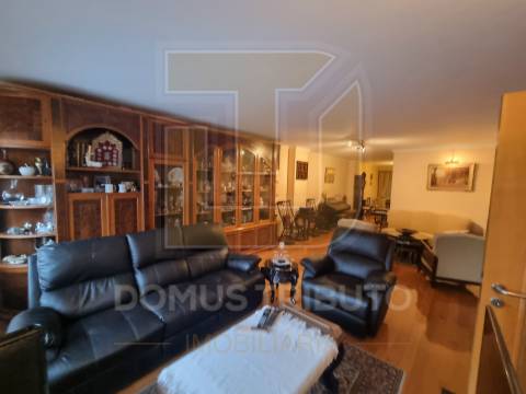 Moradia V4 com 2 frentes junto ao City Golf, Senhora da Hora