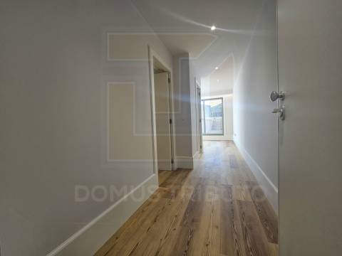 Apartamento T1 com Terraço –  a 40m do Rio Douro, Lordelo do Ouro, Porto
