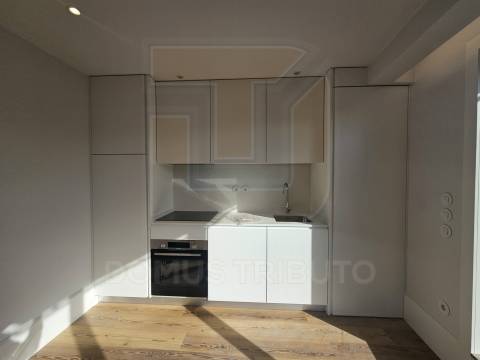 Apartamento T1 com Terraço –  a 40m do Rio Douro, Lordelo do Ouro, Porto