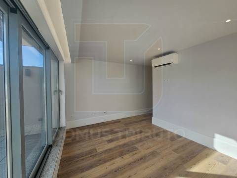Apartamento T1 com Terraço –  a 40m do Rio Douro, Lordelo do Ouro, Porto