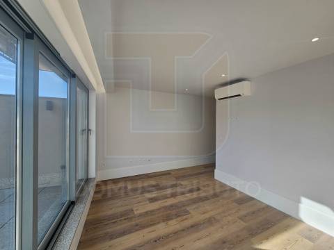 Apartamento T1 com Terraço –  a 40m do Rio Douro, Lordelo do Ouro, Porto