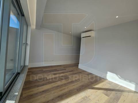 Apartamento T1 com Terraço –  a 40m do Rio Douro, Lordelo do Ouro, Porto