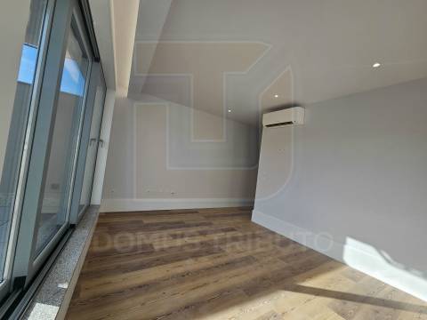 Apartamento T1 com Terraço –  a 40m do Rio Douro, Lordelo do Ouro, Porto
