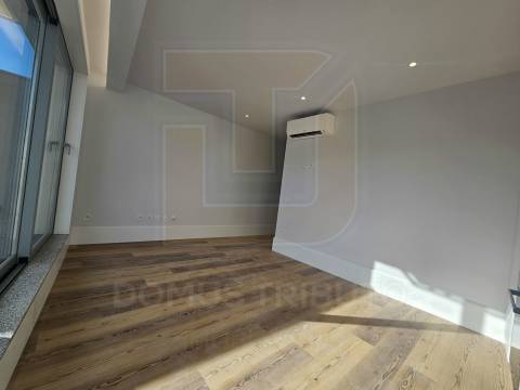 Apartamento T1 com Terraço –  a 40m do Rio Douro, Lordelo do Ouro, Porto