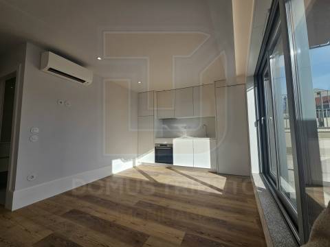 Apartamento T1 com Terraço –  a 40m do Rio Douro, Lordelo do Ouro, Porto