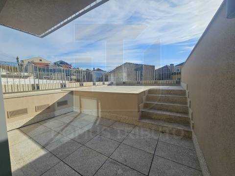 Apartamento T1 com Terraço –  a 40m do Rio Douro, Lordelo do Ouro, Porto