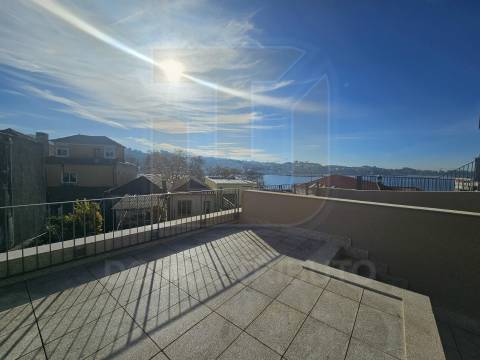 Apartamento T1 com Terraço –  a 40m do Rio Douro, Lordelo do Ouro, Porto