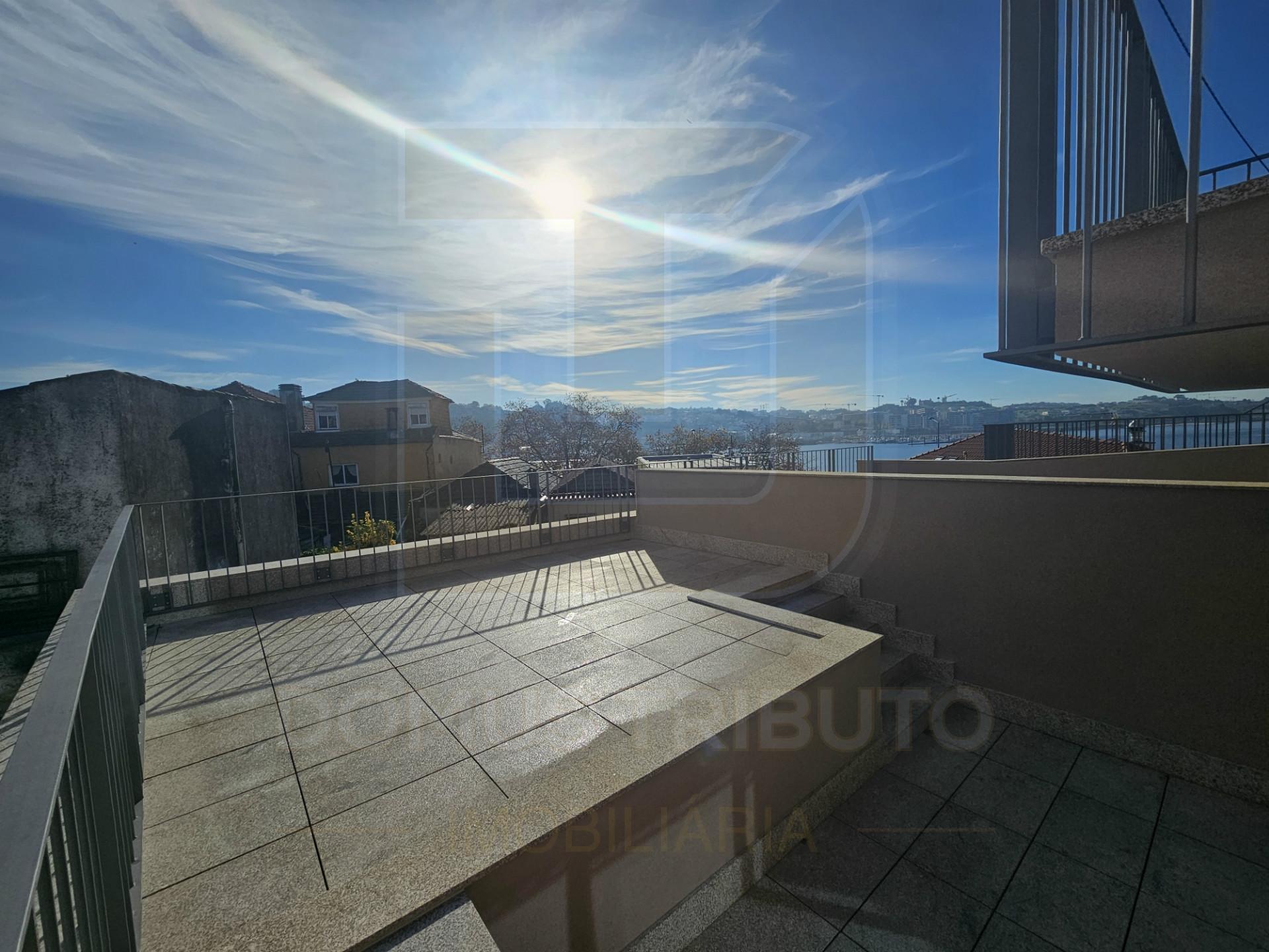 Apartamento T1 com Terraço –  a 40m do Rio Douro, Lordelo do Ouro, Porto