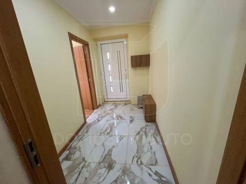 Moradia V2, Totalmente Remodelada e Reabilitada, Campanhã