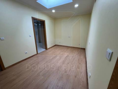 Moradia V2, Totalmente Remodelada e Reabilitada, Campanhã