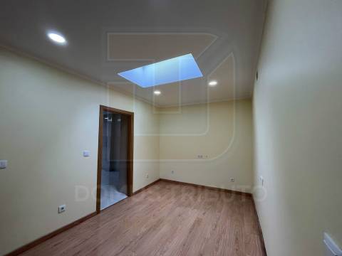 Moradia V2, Totalmente Remodelada e Reabilitada, Campanhã