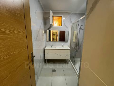 Moradia V2, Totalmente Remodelada e Reabilitada, Campanhã