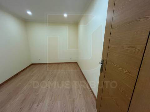 Moradia V2, Totalmente Remodelada e Reabilitada, Campanhã