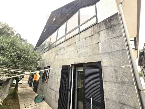 Moradia de 4 frentes, Traça única e Moderna com Piscina Aquecida, Aveleda