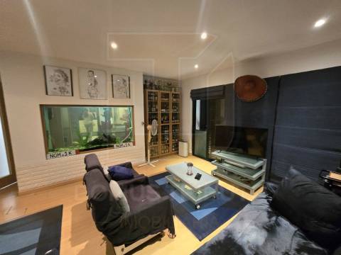 Moradia de 4 frentes, Traça única e Moderna com Piscina Aquecida, Aveleda