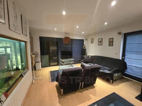 Moradia de 4 frentes, Traça única e Moderna com Piscina Aquecida, Aveleda