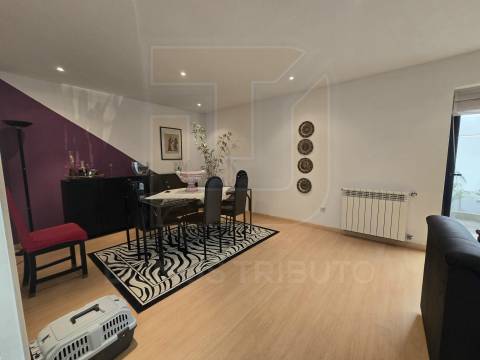 Moradia de 4 frentes, Traça única e Moderna com Piscina Aquecida, Aveleda