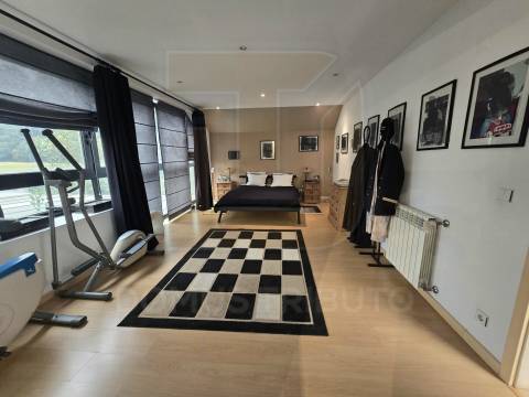 Moradia de 4 frentes, Traça única e Moderna com Piscina Aquecida, Aveleda