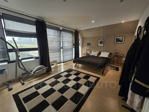 Moradia de 4 frentes, Traça única e Moderna com Piscina Aquecida, Aveleda