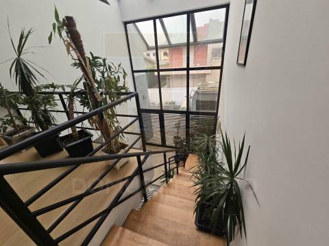 Moradia de 4 frentes, Traça única e Moderna com Piscina Aquecida, Aveleda