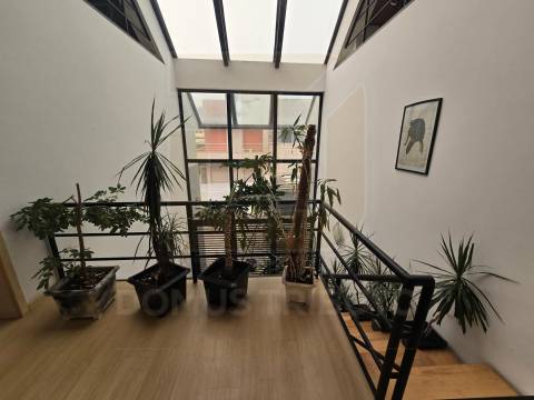 Moradia de 4 frentes, Traça única e Moderna com Piscina Aquecida, Aveleda