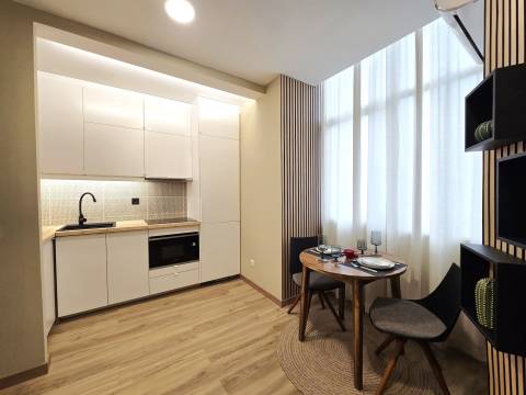 Apartamento/Escritório Remodelado Próximo ao Polo Universitário e Hospital São João