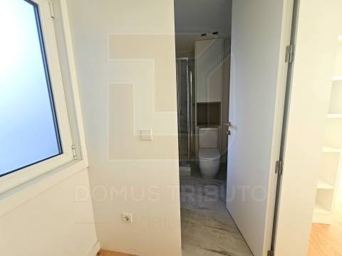 Estúdio T0+1 Totalmente Equipado na Rua de Santa Catarina – Exclusivo Domus Tributo