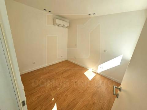 Estúdio T0+1 Totalmente Equipado na Rua de Santa Catarina – Exclusivo Domus Tributo