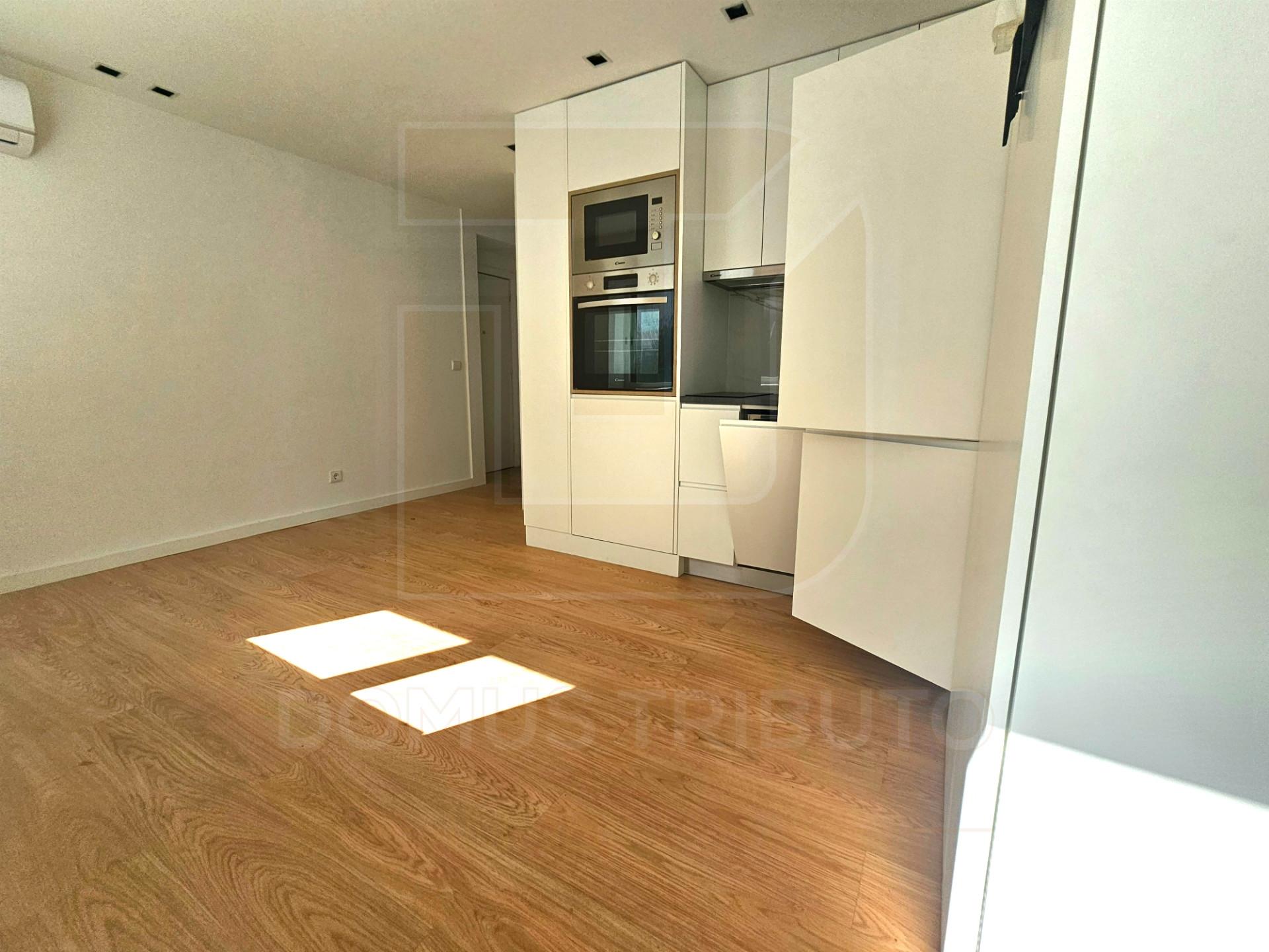 Estúdio T0+1 Totalmente Equipado na Rua de Santa Catarina – Exclusivo Domus Tributo