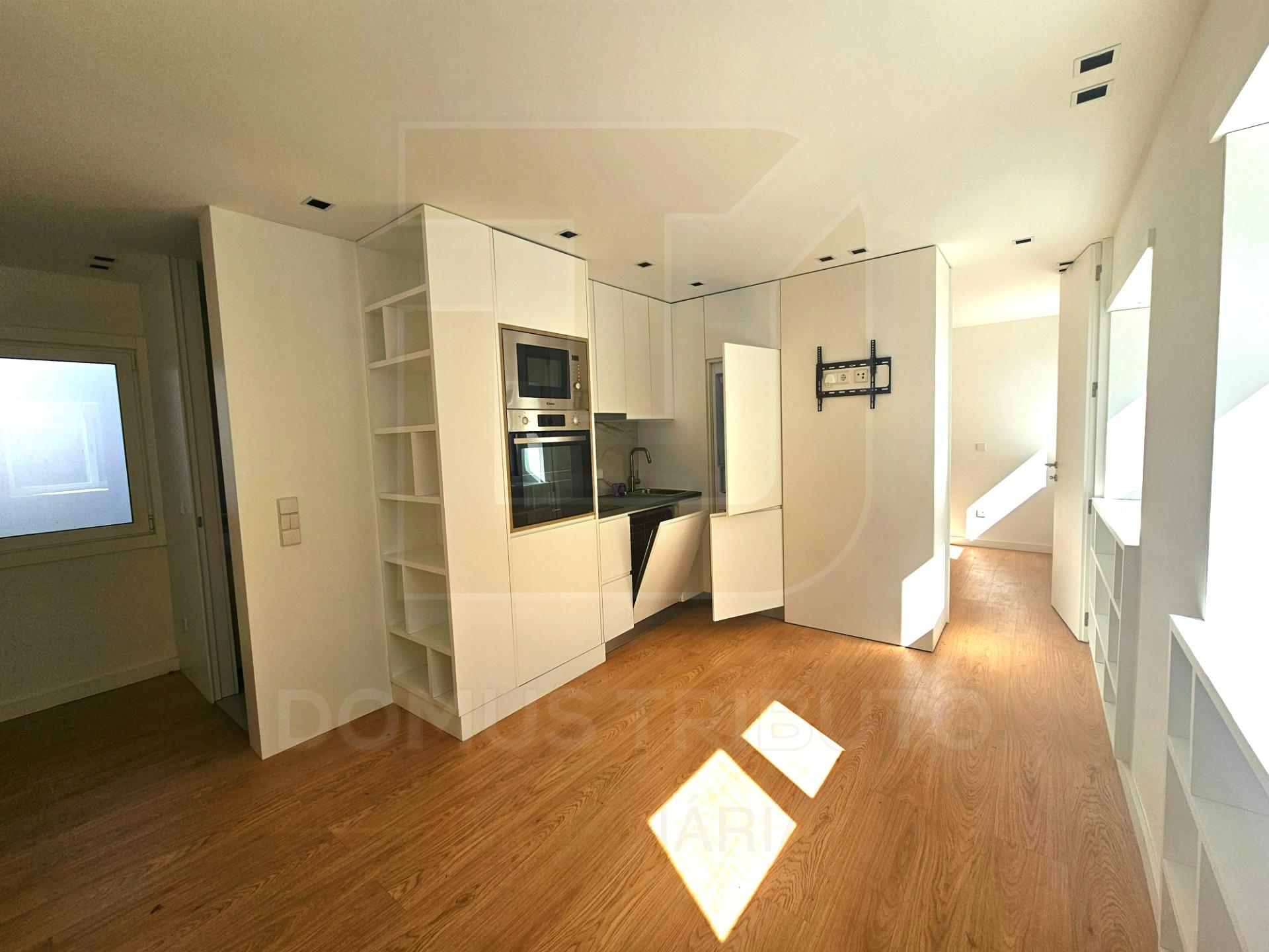 Estúdio T0+1 Totalmente Equipado na Rua de Santa Catarina – Exclusivo Domus Tributo