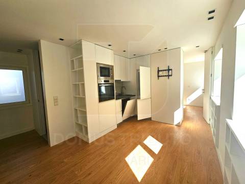 Estúdio T0+1 Totalmente Equipado na Rua de Santa Catarina – Exclusivo Domus Tributo