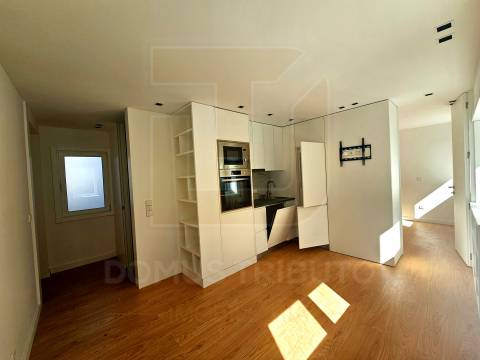 Estúdio T0+1 Totalmente Equipado na Rua de Santa Catarina – Exclusivo Domus Tributo