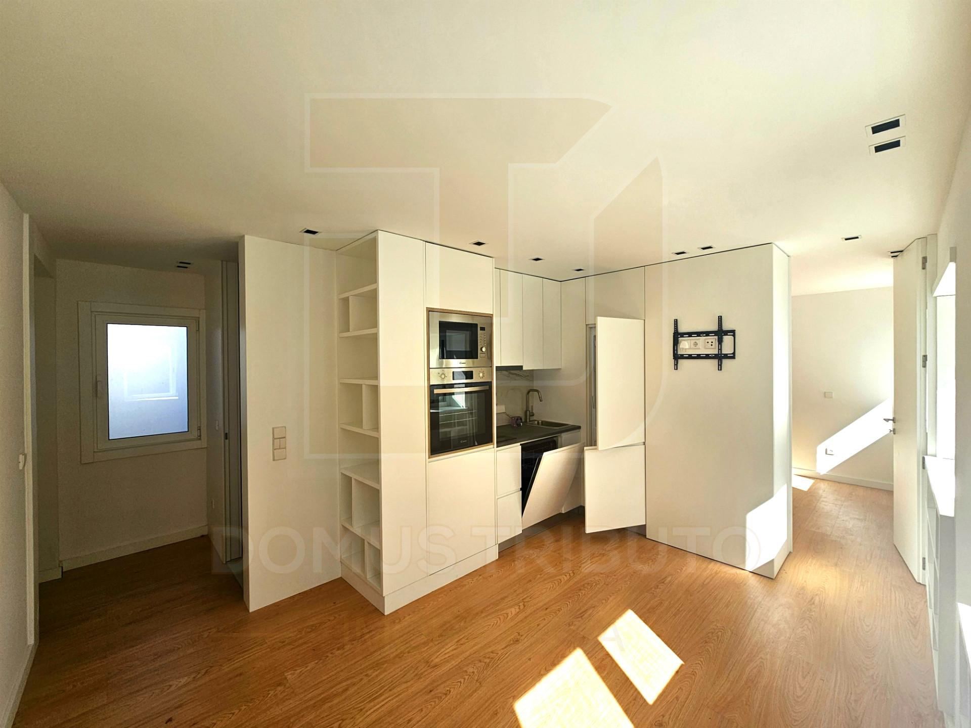 Estúdio T0+1 Totalmente Equipado na Rua de Santa Catarina – Exclusivo Domus Tributo