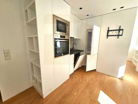 Estúdio T0+1 Totalmente Equipado na Rua de Santa Catarina – Exclusivo Domus Tributo