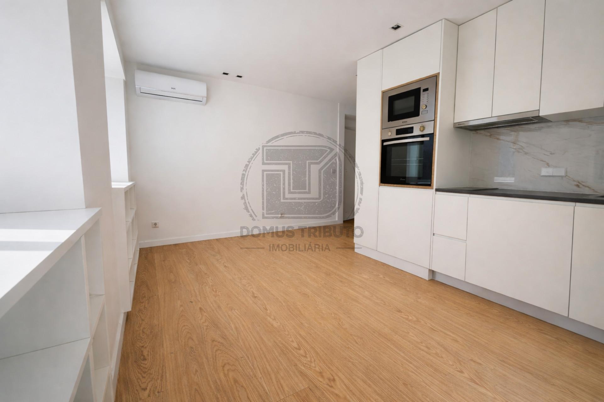 Estúdio T0+1 Totalmente Equipado na Rua de Santa Catarina – Exclusivo Domus Tributo