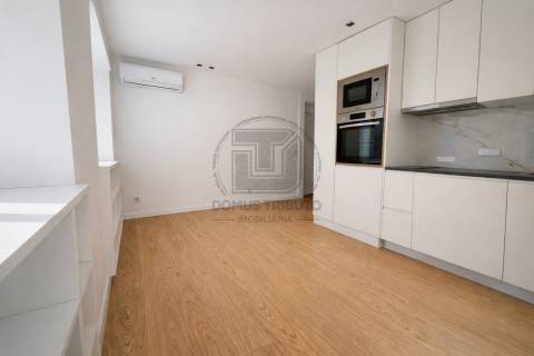 Estúdio T0+1 Totalmente Equipado na Rua de Santa Catarina – Exclusivo Domus Tributo