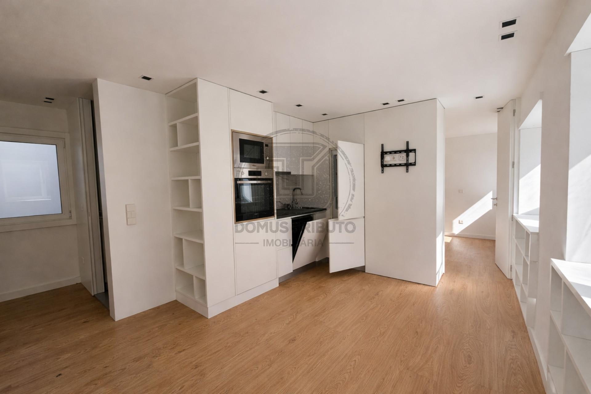 Estúdio T0+1 Totalmente Equipado na Rua de Santa Catarina – Exclusivo Domus Tributo