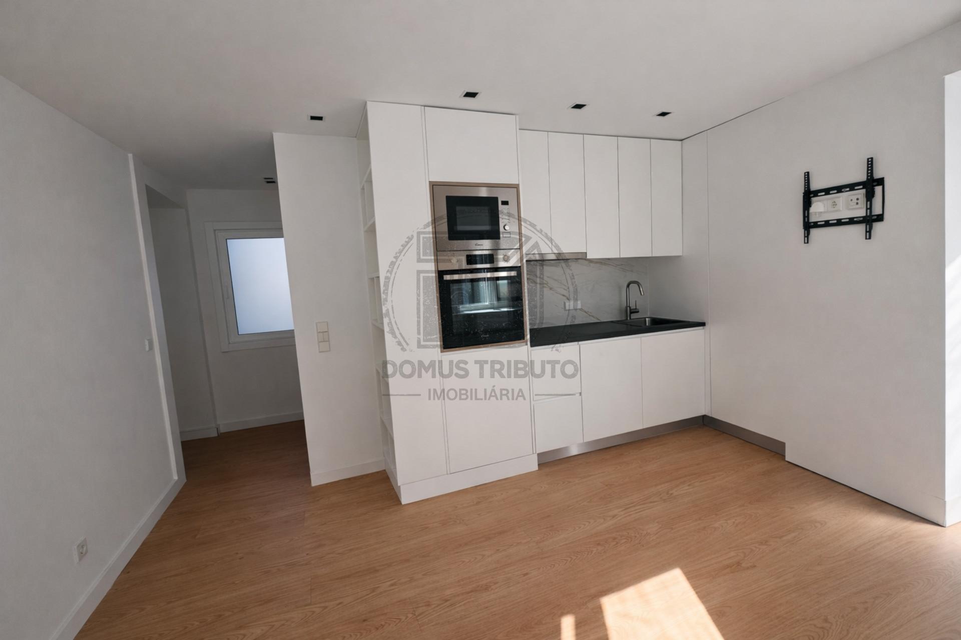 Estúdio T0+1 Totalmente Equipado na Rua de Santa Catarina – Exclusivo Domus Tributo