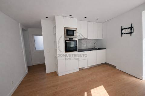 Estúdio T0+1 Totalmente Equipado na Rua de Santa Catarina – Exclusivo Domus Tributo