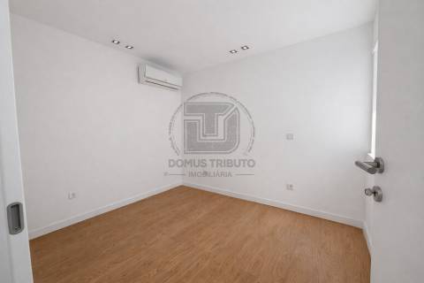 Estúdio T0+1 Totalmente Equipado na Rua de Santa Catarina – Exclusivo Domus Tributo