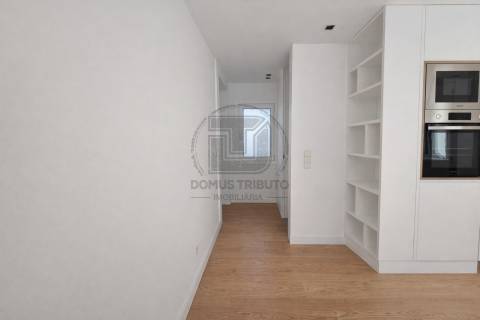 Estúdio T0+1 Totalmente Equipado na Rua de Santa Catarina – Exclusivo Domus Tributo