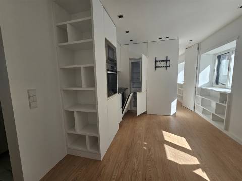 Estúdio T0+1 Totalmente Equipado na Rua de Santa Catarina – Exclusivo Domus Tributo