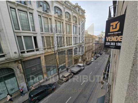 Estúdio T0+1 Totalmente Equipado na Rua de Santa Catarina – Exclusivo Domus Tributo