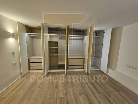 Apartamento T0+1 com Terraço, Novo, junto ao Mercado de Matosinhos