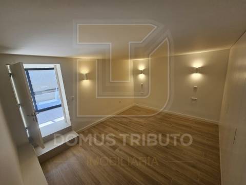 Apartamento T0+1 com Terraço, Novo, junto ao Mercado de Matosinhos