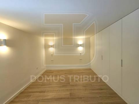 Apartamento T0+1 com Terraço, Novo, junto ao Mercado de Matosinhos
