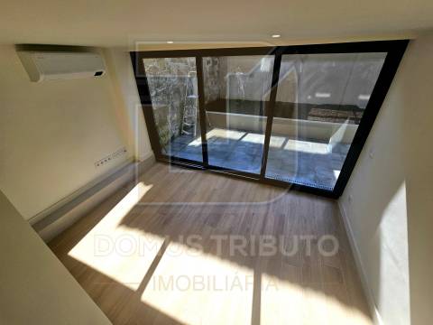 Apartamento T0+1 com Terraço, Novo, junto ao Mercado de Matosinhos