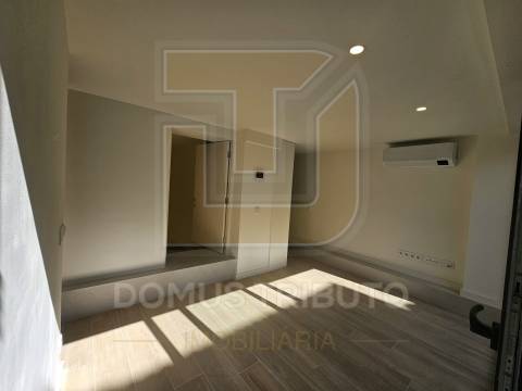 Apartamento T0+1 com Terraço, Novo, junto ao Mercado de Matosinhos