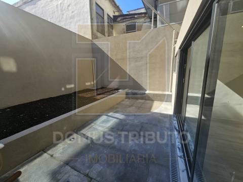 Apartamento T0+1 com Terraço, Novo, junto ao Mercado de Matosinhos