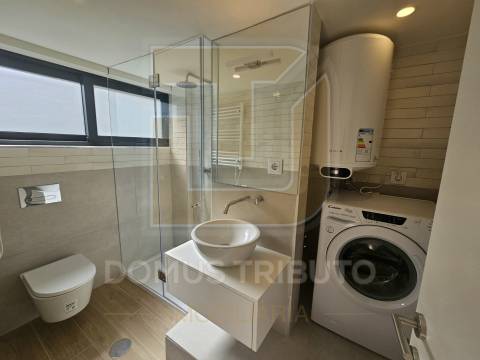 Apartamento T0+1 com Terraço, Novo, junto ao Mercado de Matosinhos